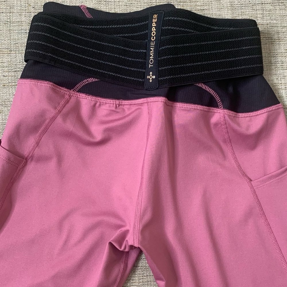 NWT TOMMIE COPPER Adjustable 2-Pocket 19-inch Capri Leggings in Mauve, Sz Large - Picture 3 of 3